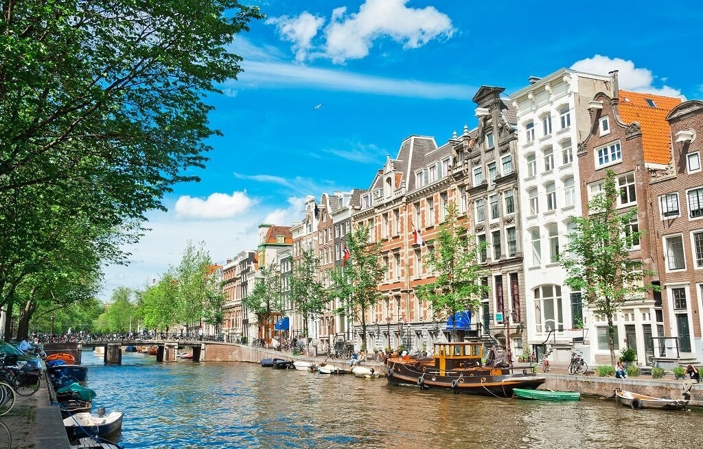 The Amsterdam canal ring in the sunshine